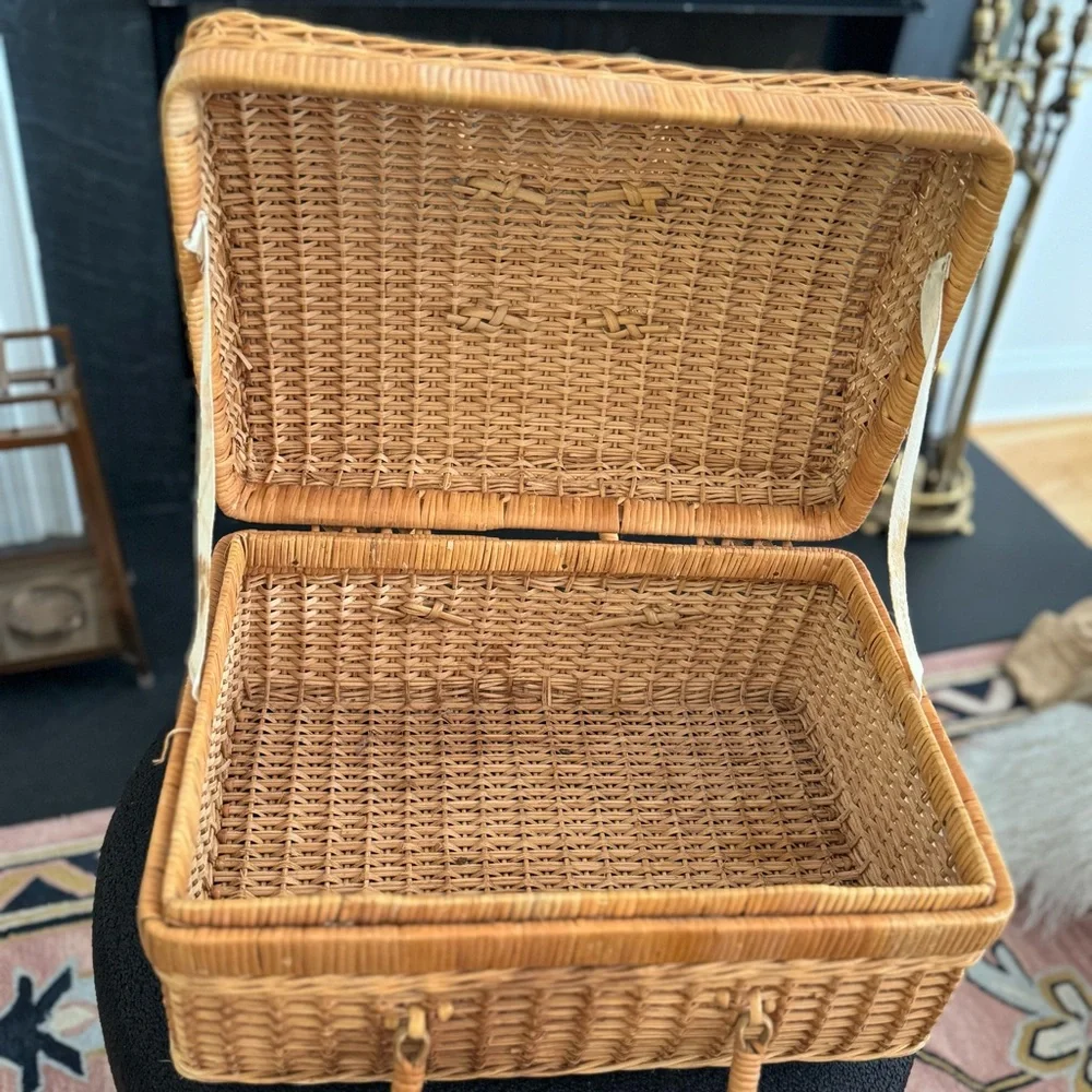 Vintage Wicker Picnic Basket